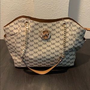 Micheal Kors purse